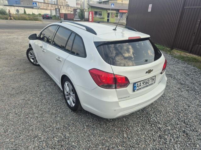 Белый Шевроле Круз, объемом двигателя 1.4 л и пробегом 158 тыс. км за 7500 $, фото 4 на Automoto.ua