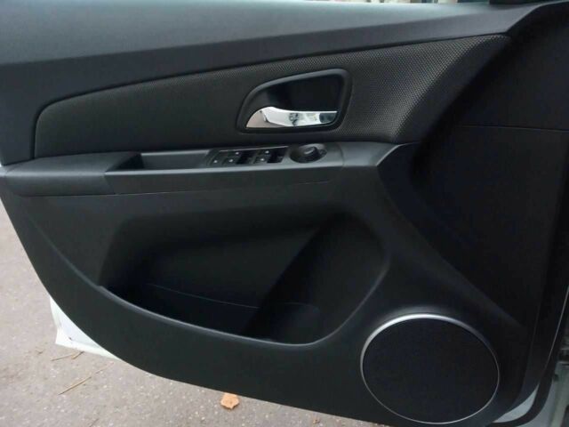 Белый Шевроле Круз, объемом двигателя 1.4 л и пробегом 115 тыс. км за 7400 $, фото 6 на Automoto.ua