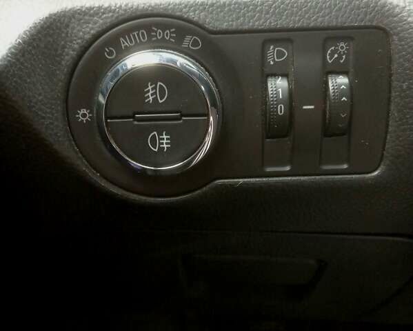 Білий Шевроле Круз, об'ємом двигуна 1.4 л та пробігом 115 тис. км за 7400 $, фото 11 на Automoto.ua