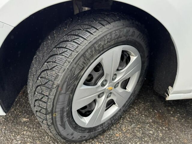 Белый Шевроле Круз, объемом двигателя 1.4 л и пробегом 145 тыс. км за 8900 $, фото 23 на Automoto.ua