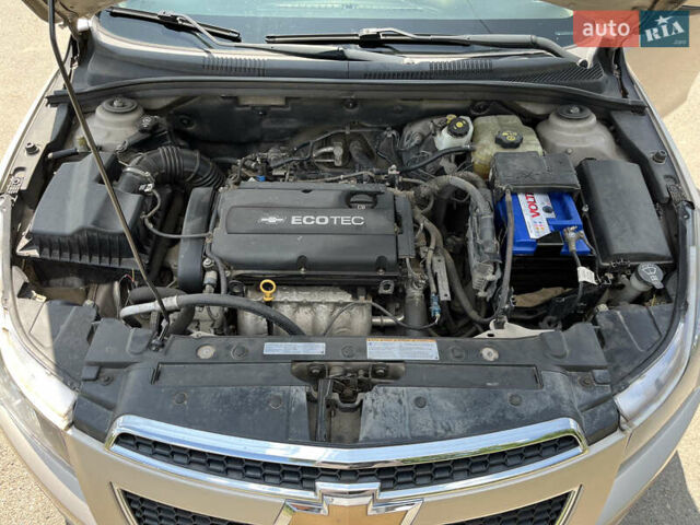 Бежевый Шевроле Круз, объемом двигателя 1.6 л и пробегом 167 тыс. км за 7000 $, фото 12 на Automoto.ua