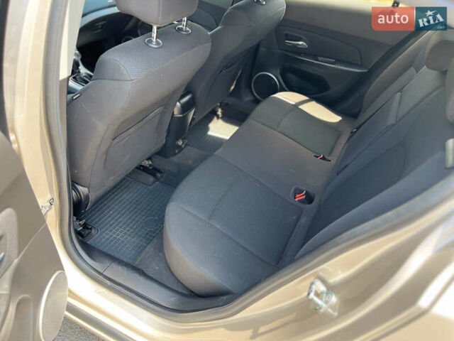 Бежевый Шевроле Круз, объемом двигателя 1.6 л и пробегом 167 тыс. км за 7000 $, фото 11 на Automoto.ua