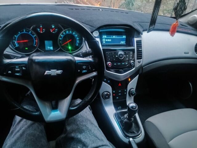 Бежевый Шевроле Круз, объемом двигателя 1.8 л и пробегом 420 тыс. км за 5550 $, фото 2 на Automoto.ua