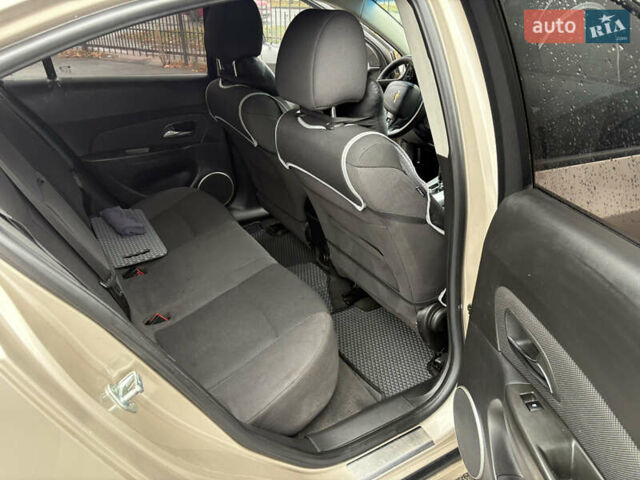 Бежевый Шевроле Круз, объемом двигателя 1.8 л и пробегом 213 тыс. км за 6499 $, фото 4 на Automoto.ua