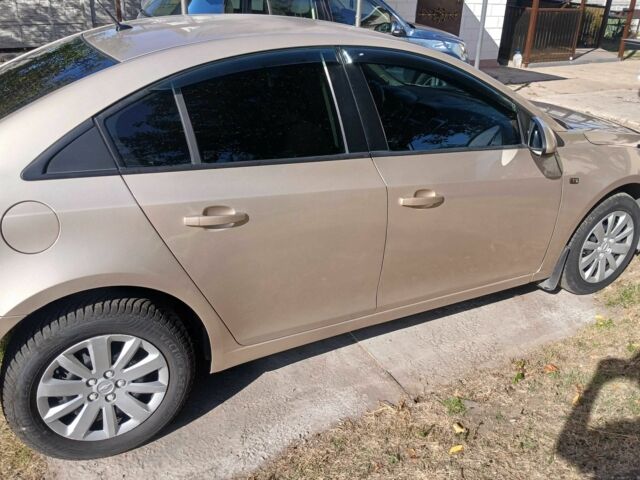 Бежевый Шевроле Круз, объемом двигателя 1.8 л и пробегом 176 тыс. км за 6700 $, фото 4 на Automoto.ua