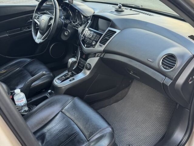 Бежевий Шевроле Круз, об'ємом двигуна 1.8 л та пробігом 286 тис. км за 7100 $, фото 4 на Automoto.ua