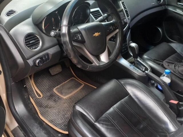 Бежевый Шевроле Круз, объемом двигателя 1.8 л и пробегом 280 тыс. км за 3199 $, фото 3 на Automoto.ua