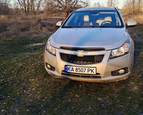 Бежевый Шевроле Круз, объемом двигателя 1.36 л и пробегом 206 тыс. км за 8500 $, фото 3 на Automoto.ua