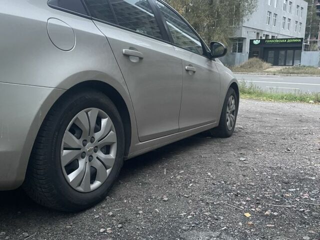 Шевроле Круз 2014 в Вышгороде на Automoto.ua Бежевый Шевроле Круз, объемом двигателя 1.8 л и пробегом 126 тыс. км за 6300 $, фото 5 на Automoto.ua