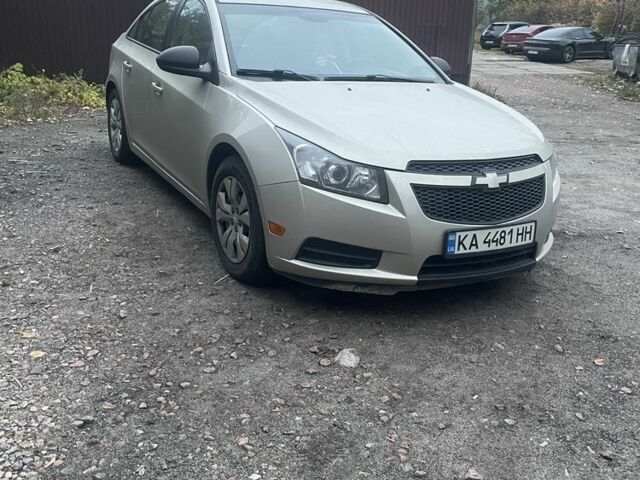 Шевроле Круз 2014 в Вышгороде на Automoto.ua Бежевый Шевроле Круз, объемом двигателя 1.8 л и пробегом 126 тыс. км за 6300 $, фото 1 на Automoto.ua