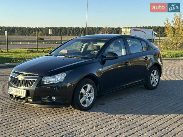 Черный Шевроле Круз, объемом двигателя 1.6 л и пробегом 208 тыс. км за 7600 $, фото 1 на Automoto.ua