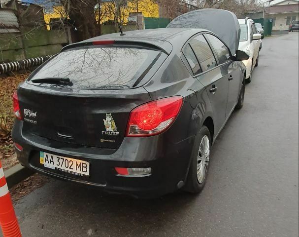 Черный Шевроле Круз, объемом двигателя 1.8 л и пробегом 83 тыс. км за 4500 $, фото 1 на Automoto.ua
