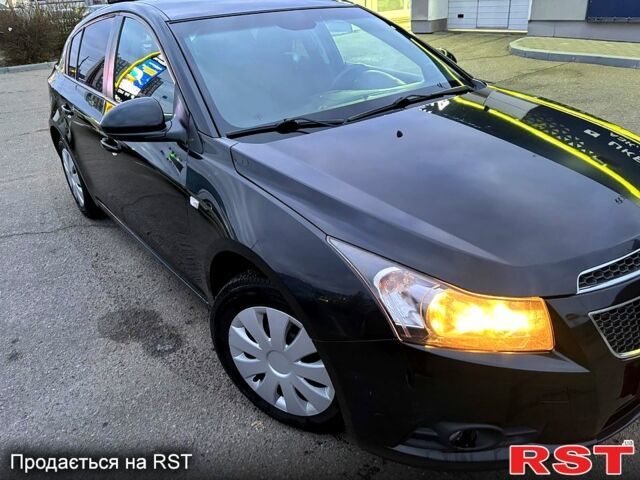 Черный Шевроле Круз, объемом двигателя 1.8 л и пробегом 173 тыс. км за 6700 $, фото 2 на Automoto.ua