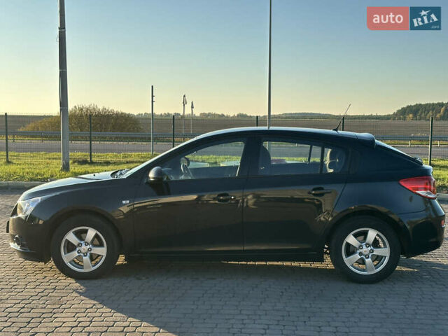 Черный Шевроле Круз, объемом двигателя 1.6 л и пробегом 208 тыс. км за 7600 $, фото 2 на Automoto.ua