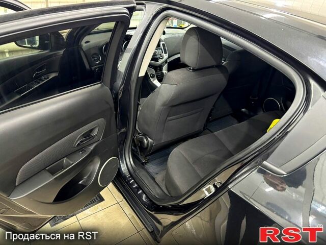 Черный Шевроле Круз, объемом двигателя 1.8 л и пробегом 173 тыс. км за 6700 $, фото 5 на Automoto.ua