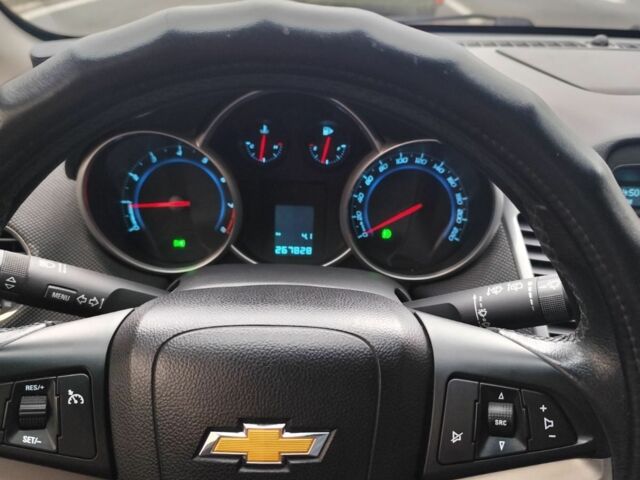 Черный Шевроле Круз, объемом двигателя 1.6 л и пробегом 268 тыс. км за 5450 $, фото 7 на Automoto.ua