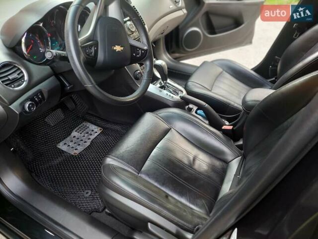 Черный Шевроле Круз, объемом двигателя 2 л и пробегом 148 тыс. км за 8500 $, фото 5 на Automoto.ua