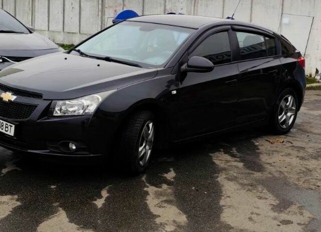 Черный Шевроле Круз, объемом двигателя 1.6 л и пробегом 268 тыс. км за 5450 $, фото 3 на Automoto.ua