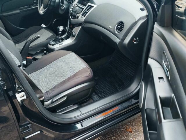 Черный Шевроле Круз, объемом двигателя 1.6 л и пробегом 268 тыс. км за 5450 $, фото 8 на Automoto.ua