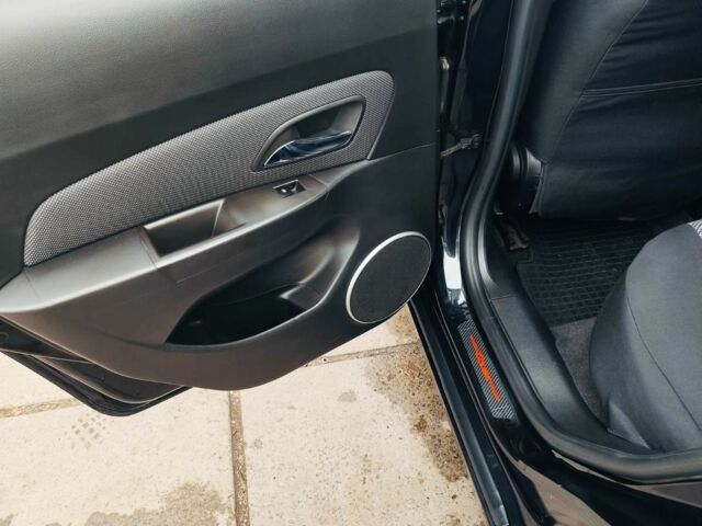 Черный Шевроле Круз, объемом двигателя 1.6 л и пробегом 268 тыс. км за 5450 $, фото 10 на Automoto.ua