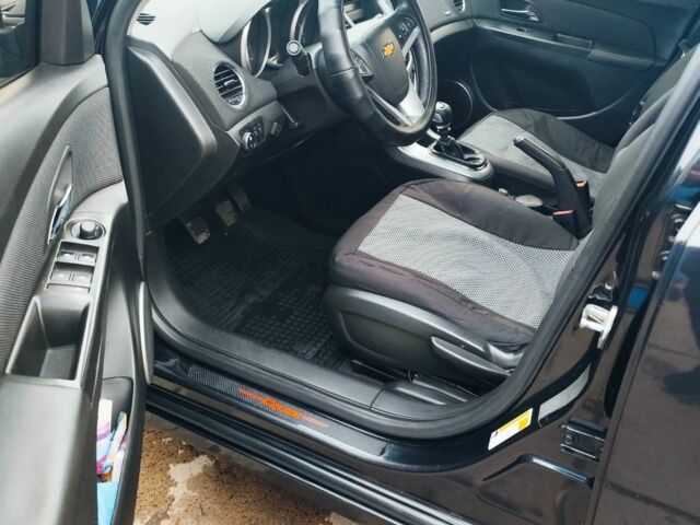 Черный Шевроле Круз, объемом двигателя 1.6 л и пробегом 268 тыс. км за 5450 $, фото 9 на Automoto.ua