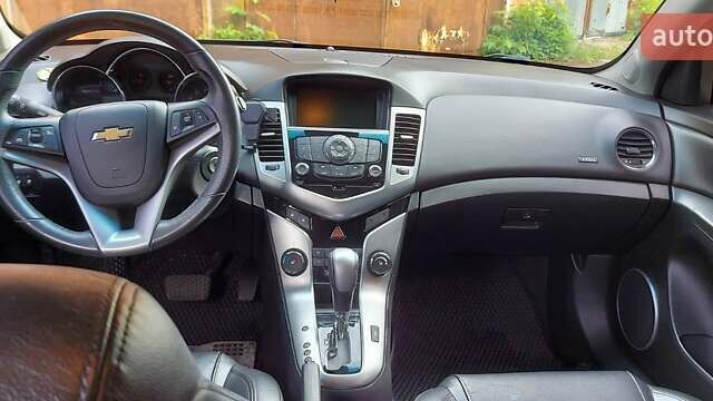 Черный Шевроле Круз, объемом двигателя 2 л и пробегом 148 тыс. км за 8500 $, фото 2 на Automoto.ua