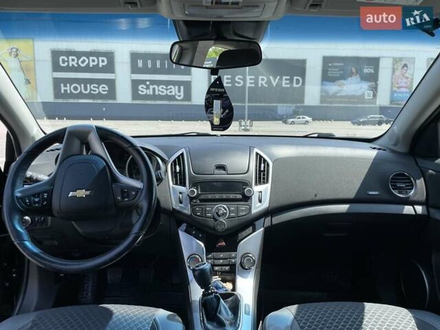 Черный Шевроле Круз, объемом двигателя 1.6 л и пробегом 135 тыс. км за 8300 $, фото 16 на Automoto.ua