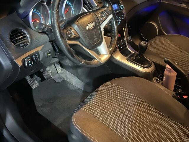 Черный Шевроле Круз, объемом двигателя 1.6 л и пробегом 168 тыс. км за 6800 $, фото 4 на Automoto.ua