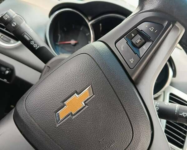 Черный Шевроле Круз, объемом двигателя 1.6 л и пробегом 135 тыс. км за 5999 $, фото 8 на Automoto.ua