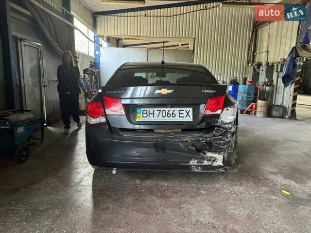 Черный Шевроле Круз, объемом двигателя 1.6 л и пробегом 360 тыс. км за 4200 $, фото 3 на Automoto.ua