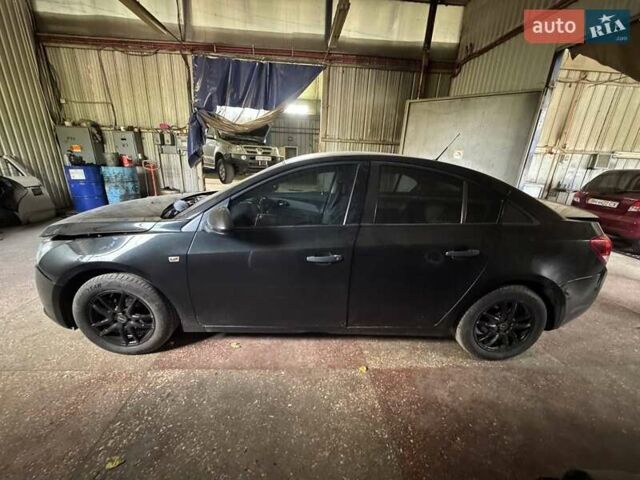 Черный Шевроле Круз, объемом двигателя 1.6 л и пробегом 360 тыс. км за 4200 $, фото 11 на Automoto.ua