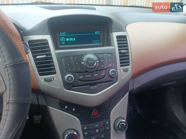 Чорний Шевроле Круз, об'ємом двигуна 1.6 л та пробігом 137 тис. км за 6200 $, фото 4 на Automoto.ua