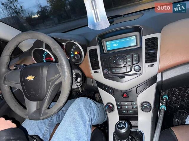 Черный Шевроле Круз, объемом двигателя 1.6 л и пробегом 135 тыс. км за 4900 $, фото 10 на Automoto.ua