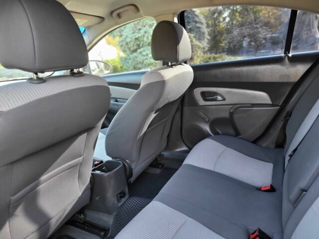 Чорний Шевроле Круз, об'ємом двигуна 1.6 л та пробігом 220 тис. км за 5200 $, фото 11 на Automoto.ua