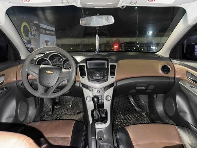 Черный Шевроле Круз, объемом двигателя 1.6 л и пробегом 135 тыс. км за 4500 $, фото 5 на Automoto.ua