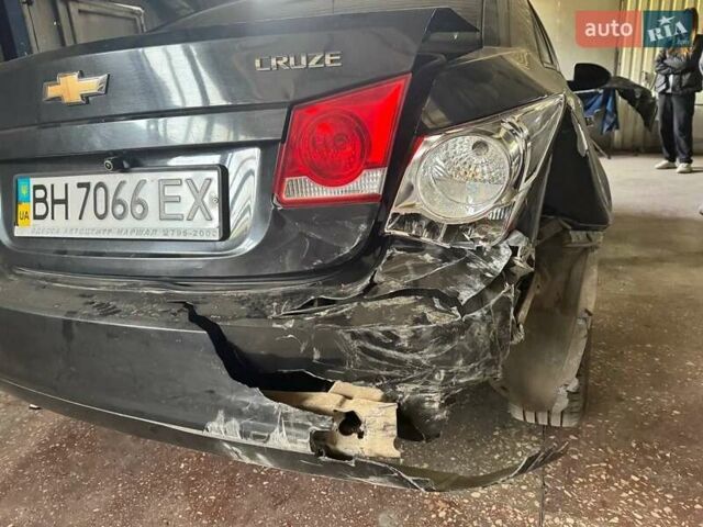 Черный Шевроле Круз, объемом двигателя 1.6 л и пробегом 360 тыс. км за 4200 $, фото 13 на Automoto.ua