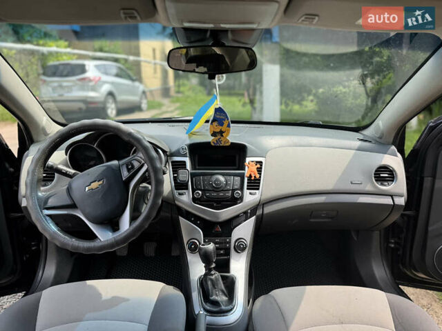 Черный Шевроле Круз, объемом двигателя 1.8 л и пробегом 144 тыс. км за 5999 $, фото 8 на Automoto.ua