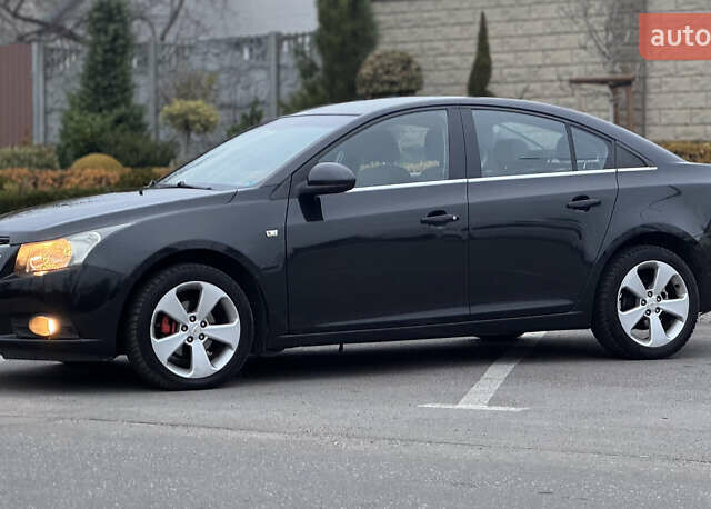 Черный Шевроле Круз, объемом двигателя 1.8 л и пробегом 232 тыс. км за 6999 $, фото 7 на Automoto.ua