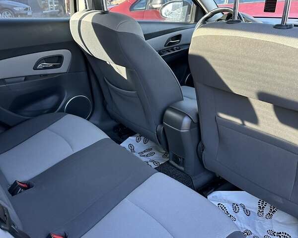 Черный Шевроле Круз, объемом двигателя 1.6 л и пробегом 223 тыс. км за 6500 $, фото 14 на Automoto.ua