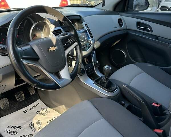 Черный Шевроле Круз, объемом двигателя 1.6 л и пробегом 223 тыс. км за 6500 $, фото 18 на Automoto.ua