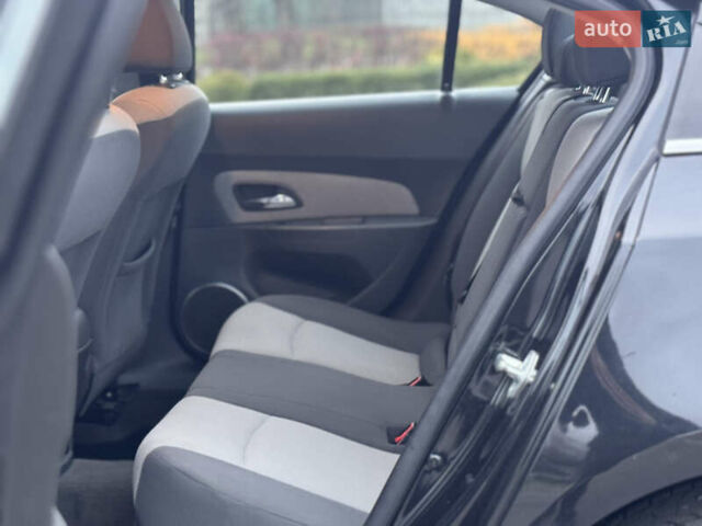 Черный Шевроле Круз, объемом двигателя 1.8 л и пробегом 232 тыс. км за 6999 $, фото 45 на Automoto.ua