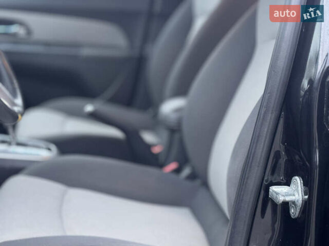 Черный Шевроле Круз, объемом двигателя 1.8 л и пробегом 232 тыс. км за 6999 $, фото 37 на Automoto.ua