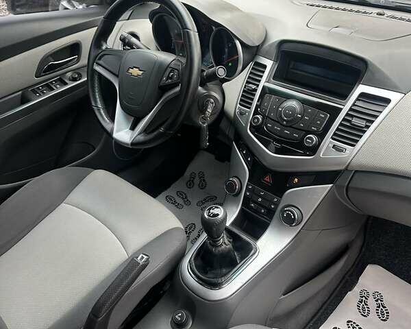 Чорний Шевроле Круз, об'ємом двигуна 1.6 л та пробігом 223 тис. км за 6750 $, фото 18 на Automoto.ua