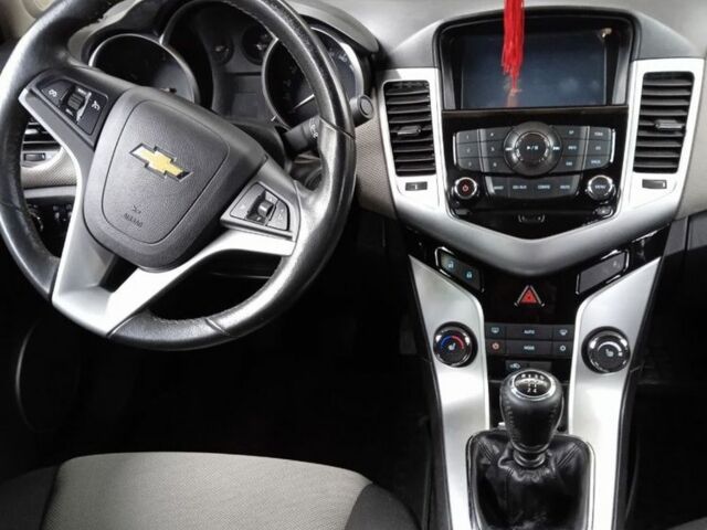 Черный Шевроле Круз, объемом двигателя 1.8 л и пробегом 46 тыс. км за 8900 $, фото 6 на Automoto.ua