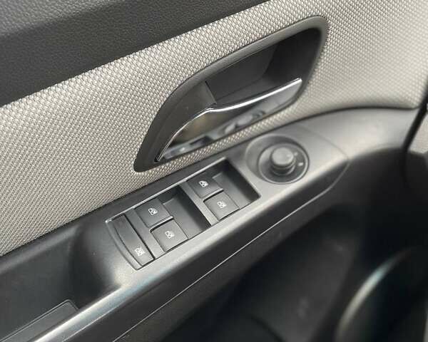 Чорний Шевроле Круз, об'ємом двигуна 1.8 л та пробігом 148 тис. км за 6200 $, фото 11 на Automoto.ua