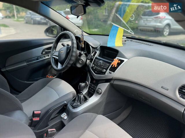 Черный Шевроле Круз, объемом двигателя 1.8 л и пробегом 144 тыс. км за 5999 $, фото 6 на Automoto.ua