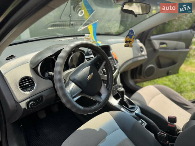 Черный Шевроле Круз, объемом двигателя 1.8 л и пробегом 144 тыс. км за 5999 $, фото 7 на Automoto.ua