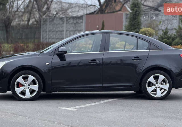 Черный Шевроле Круз, объемом двигателя 1.8 л и пробегом 232 тыс. км за 6999 $, фото 9 на Automoto.ua