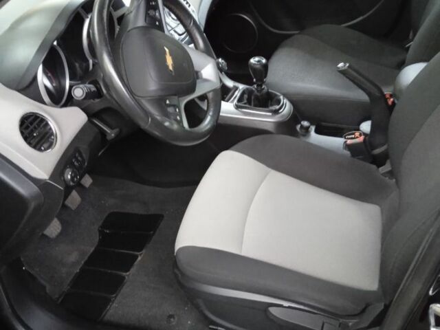 Черный Шевроле Круз, объемом двигателя 1.8 л и пробегом 46 тыс. км за 8900 $, фото 13 на Automoto.ua