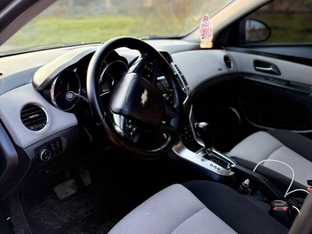 Черный Шевроле Круз, объемом двигателя 2 л и пробегом 235 тыс. км за 6900 $, фото 6 на Automoto.ua